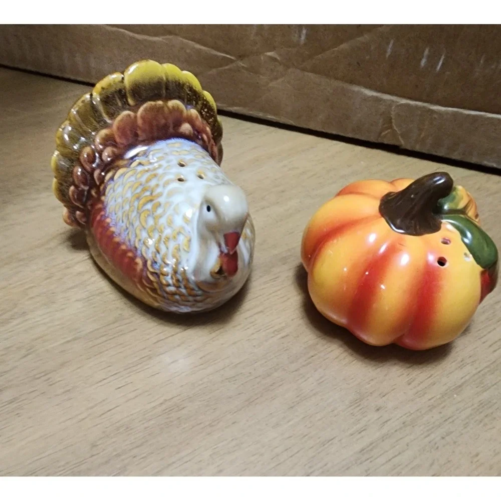 Thanksgiving Fall Salt And Pepper Shaker Turkey Pumpkin Ceramic Set